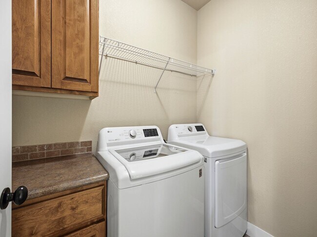 Building Photo - Gorgeous 3-Story Townhome in Excellent Fort Collins Location!
