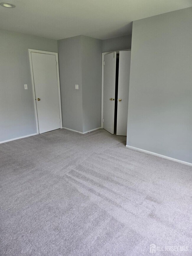 Building Photo - 127 Wellington Ct