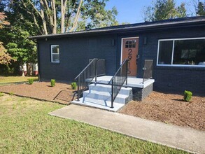 Building Photo - 2915 Reynolds Park Rd