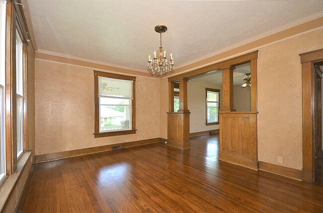 Building Photo - Beautiful Historic 3 Bedroom, 2 bath Home ...