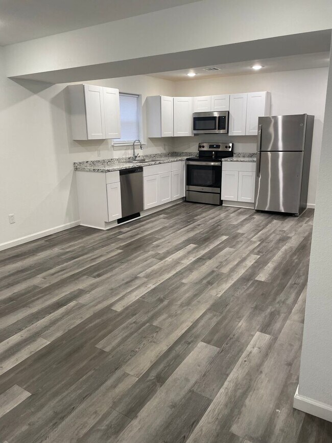 Building Photo - Townhomes Now Available in Strafford MO!