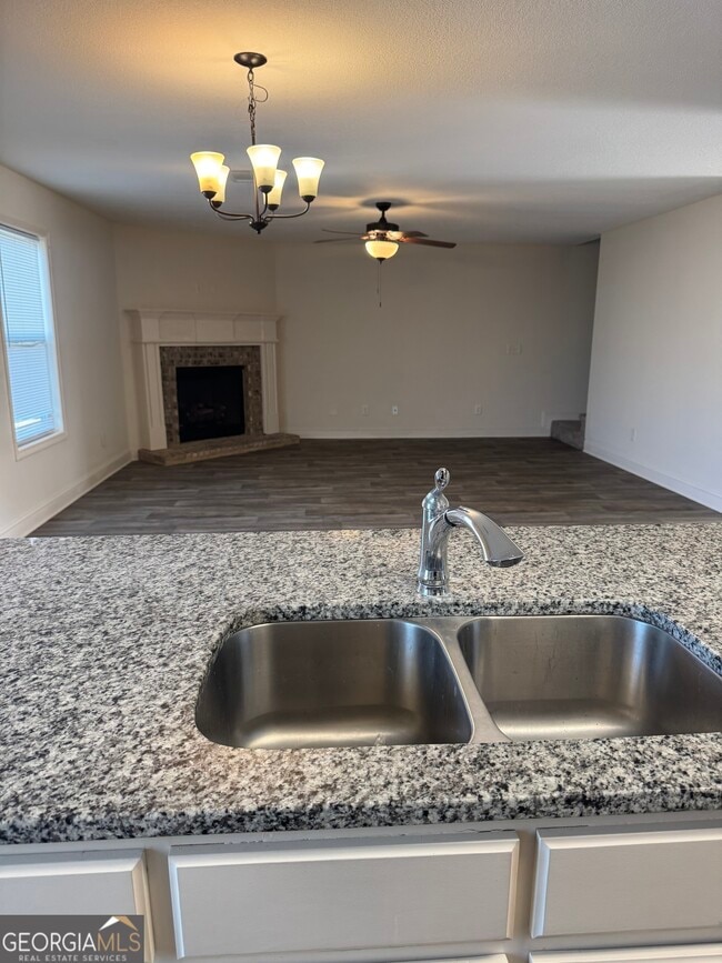 Building Photo - 9 Heartland Cir