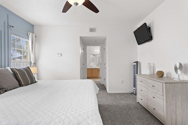 Building Photo - 7902 Silver Bass Ct