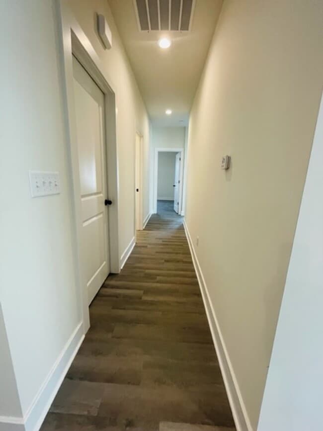 Building Photo - 1638/40 Hickory Creek