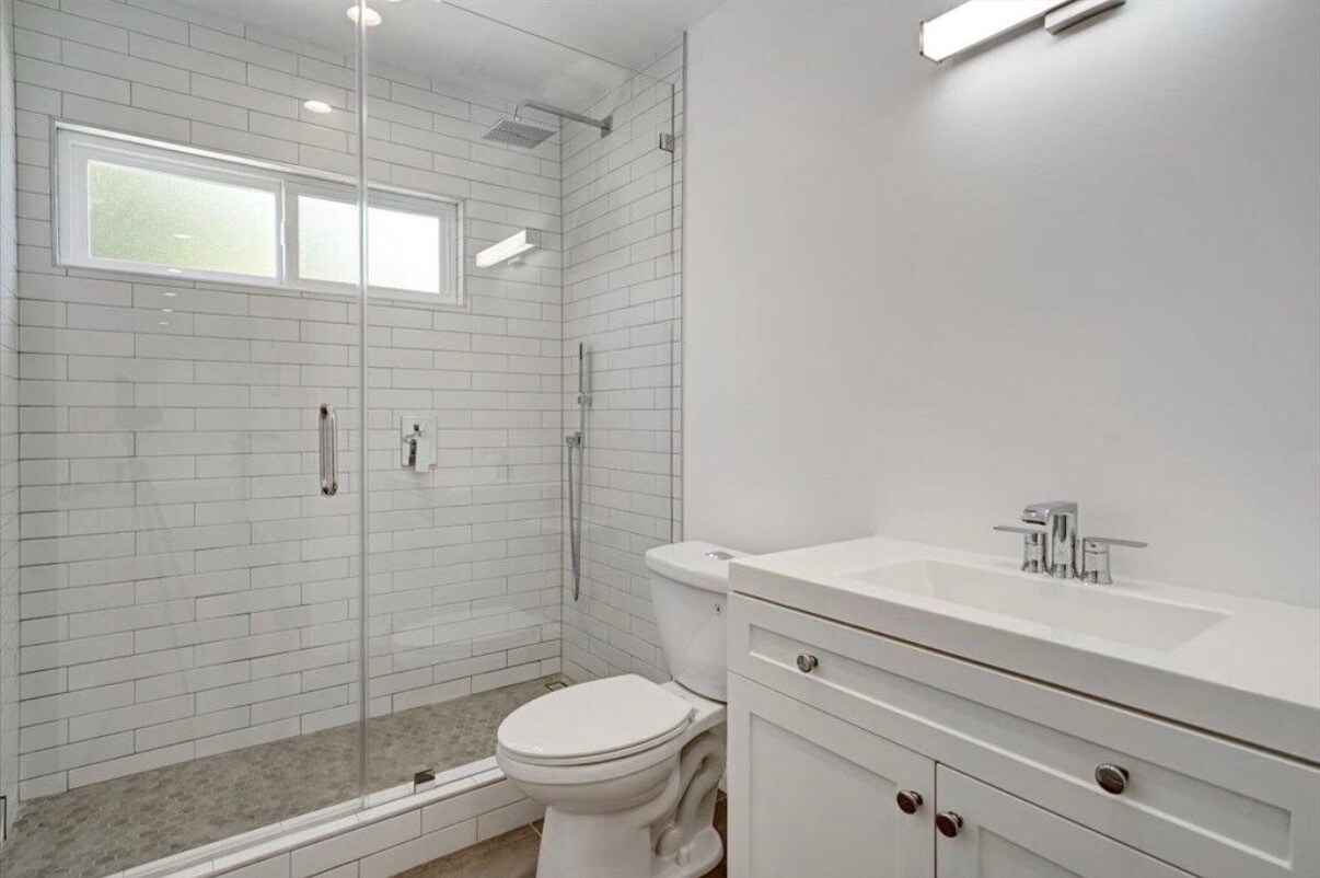 Building Photo - 6219 Glide Ave