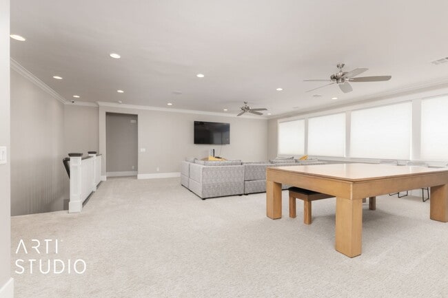 Building Photo - Fully Furnished Gorgeous 5 bed 4 bath with...