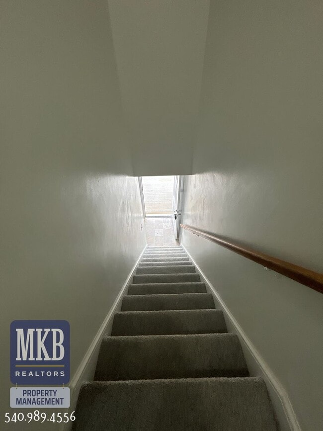 Building Photo - Ruddell Road Triplex