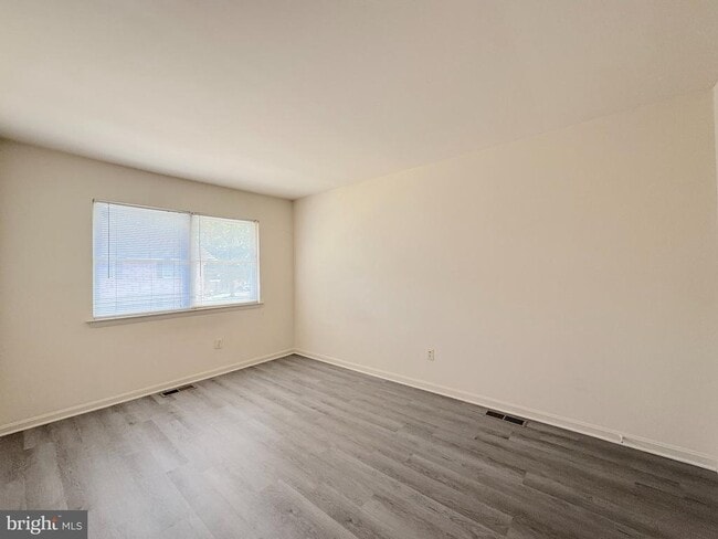 Building Photo - 8632 Walutes Cir