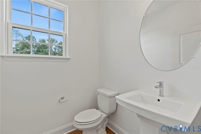 Building Photo - 13800 Village View Dr