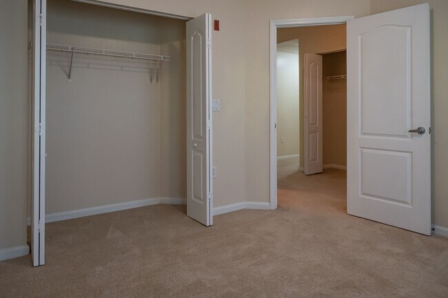 Building Photo - Beautiful 3 Bedroom, 2 Bath with Volume ceilings and Private Garage!