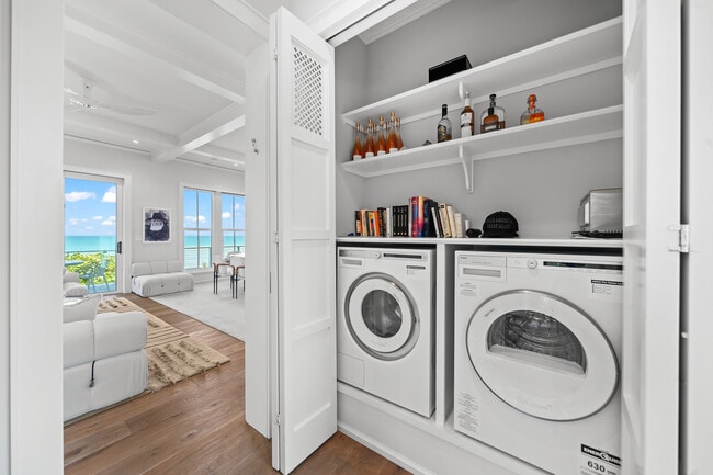 Building Photo - 5525 Jimmy Buffett Mem Hwy