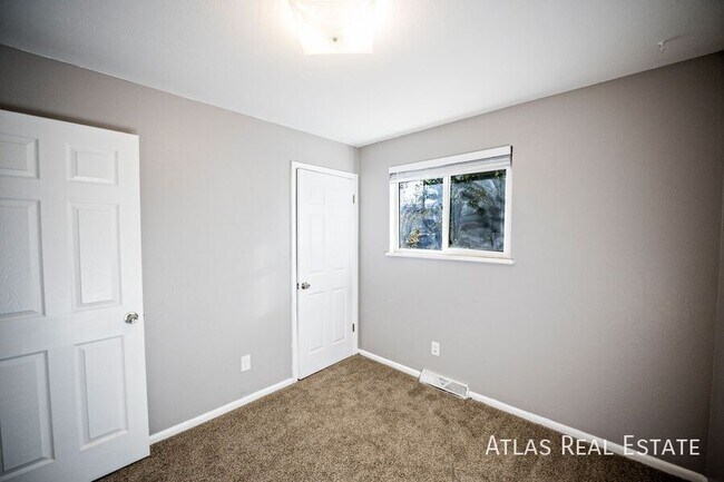 Building Photo - 16232 W 13th Ave