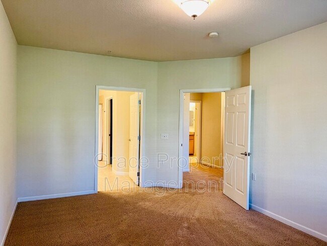 Building Photo - 14133 Sun Blaze Loop