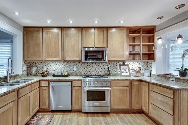 Building Photo - 953 Gilbert St SE