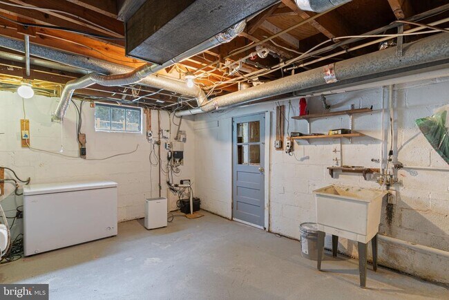 Building Photo - 4023 Poplar St