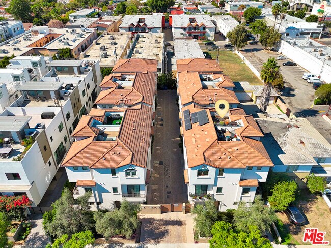 Building Photo - 5933 W Luna Park