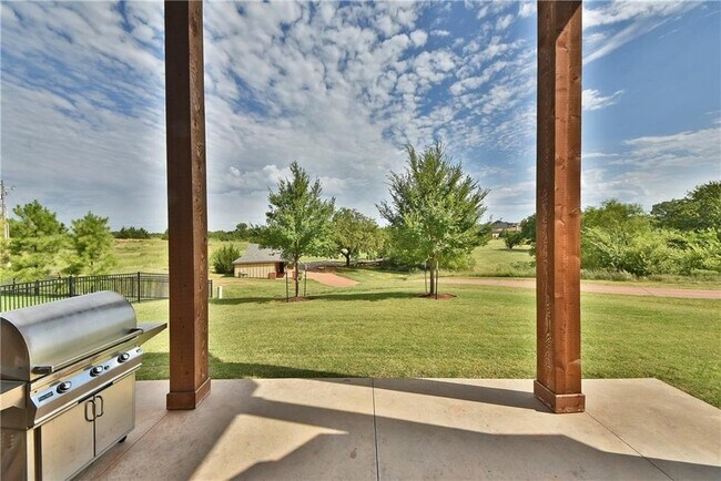 Building Photo - 16828 Little Leaf Ln