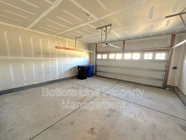 Building Photo - 137 Willow Valley Dr