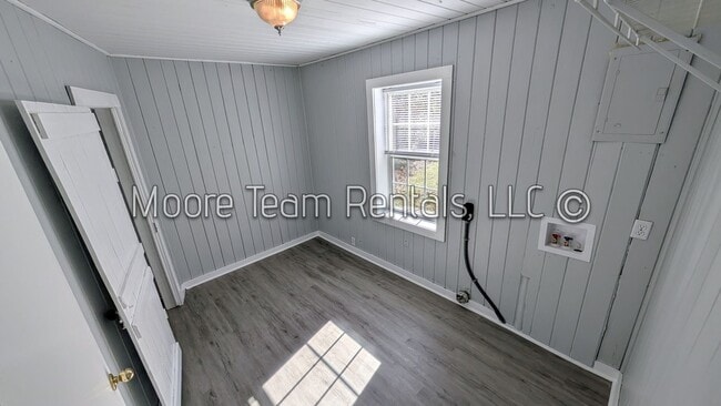 Building Photo - Cozy 1-Bed, 1-Bath Home w/ Laundry Hookups!
