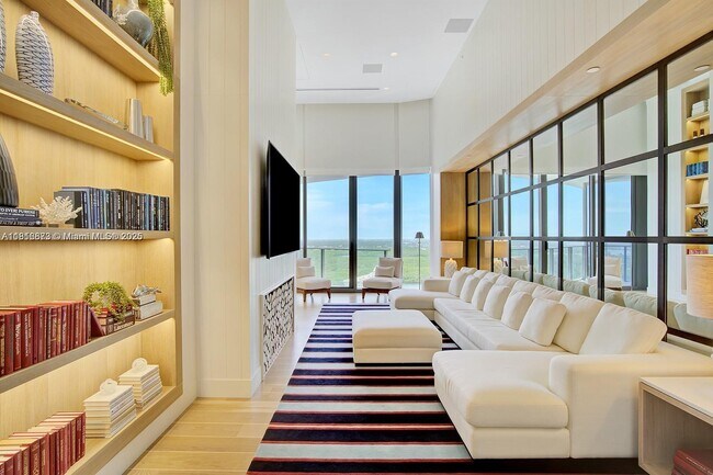 Building Photo - 15701 Collins Ave