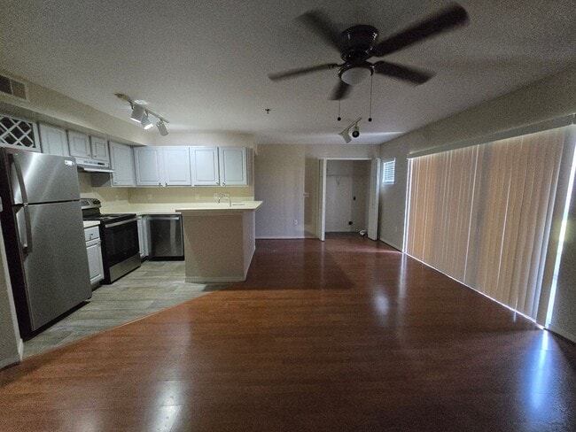 Building Photo - One bedroom one bath apartment close to USF