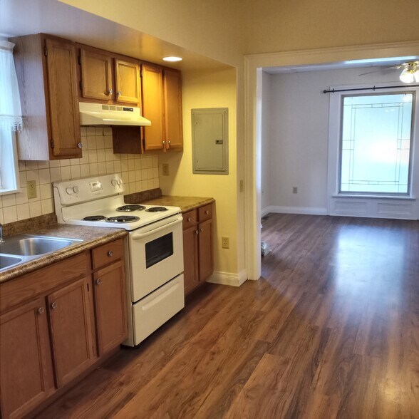 Building Photo - 43 Hawthorne St