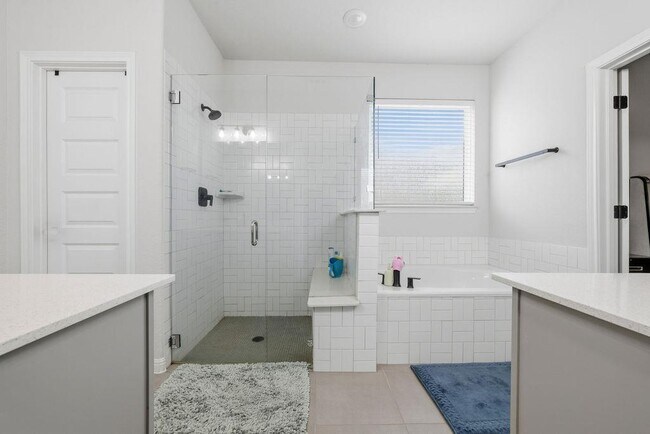 Building Photo - 17616 Chino Ln