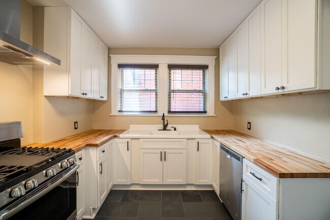 Primary Photo - 6609 Church Ave