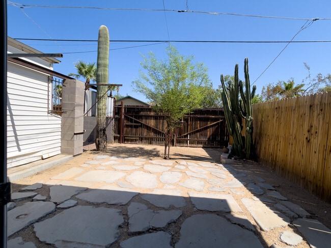 Building Photo - 1330 E Coronado Rd