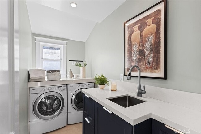 Building Photo - 12947 La Maida St