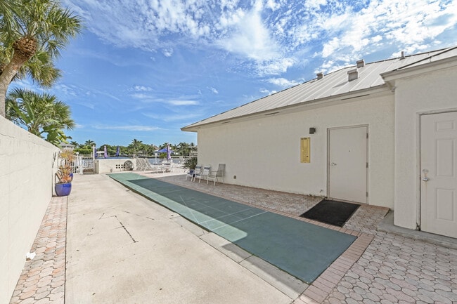 Building Photo - 650 Snug Harbor Dr