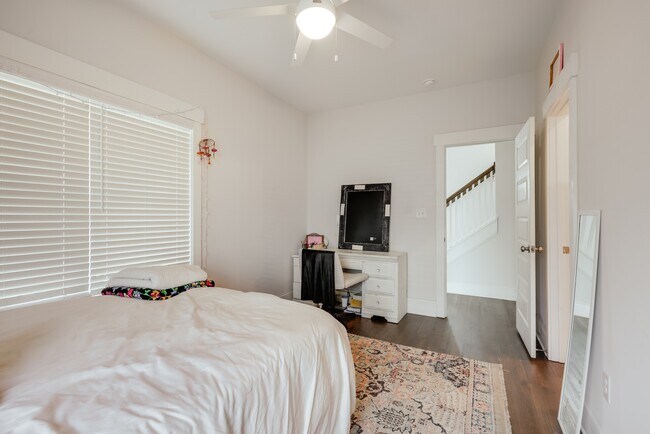 Building Photo - 372 Arch St