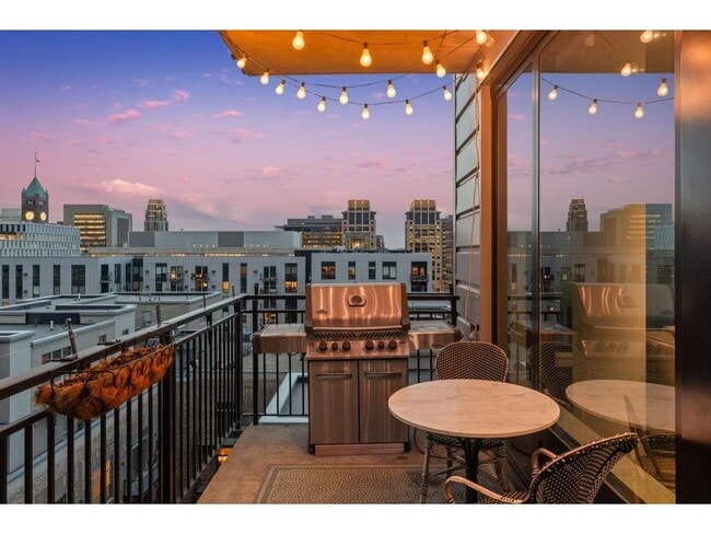 Building Photo - 740 Portland Ave