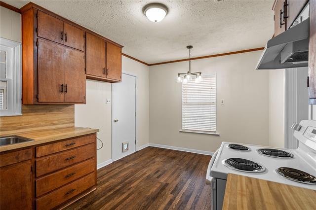 Building Photo - 2223 Fowler Dr