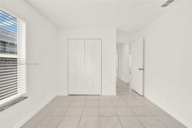 Building Photo - 941 SW 7th Ct