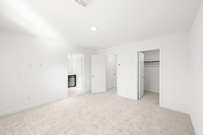 Building Photo - Gated 2025 Lennar Townhome | 3 Bed | 2-Car Garage