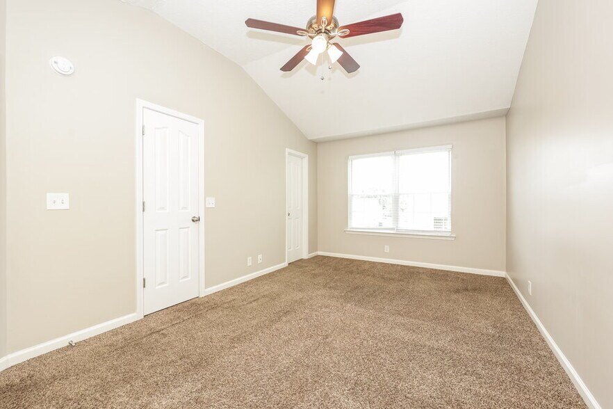 Building Photo - 1531 St Andrews Dr