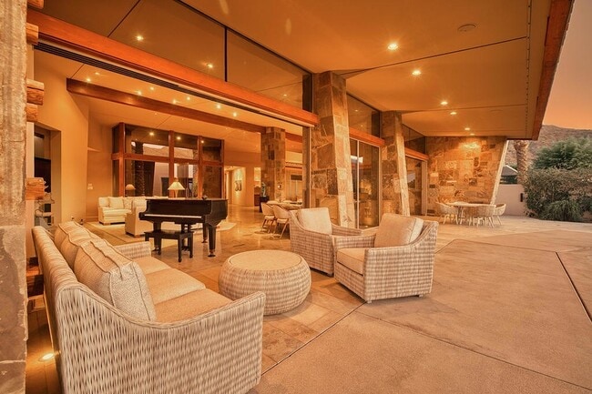 Building Photo - 9 Rockcrest