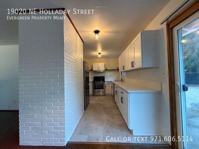 Building Photo - 19020 NE Holladay St
