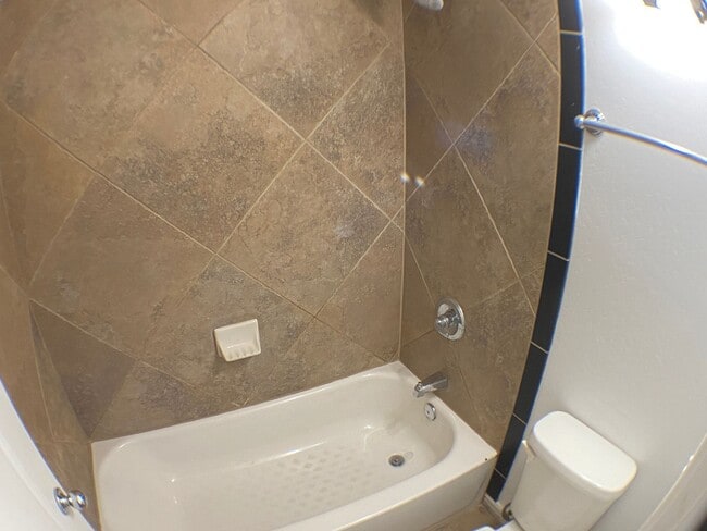 Building Photo - Don't miss out on this charming 2-bedroom,...
