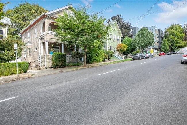 Building Photo - Charming Goose Hollow Home, Big, Spacious, and Bright!