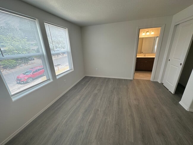 Building Photo - MIDTOWN Almost New House, 3 Bdrms, 2.5 Bat...