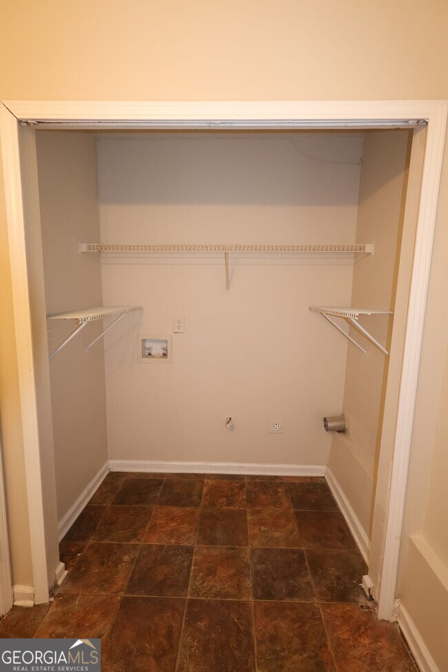 Building Photo - 3044 Lake Park Trail