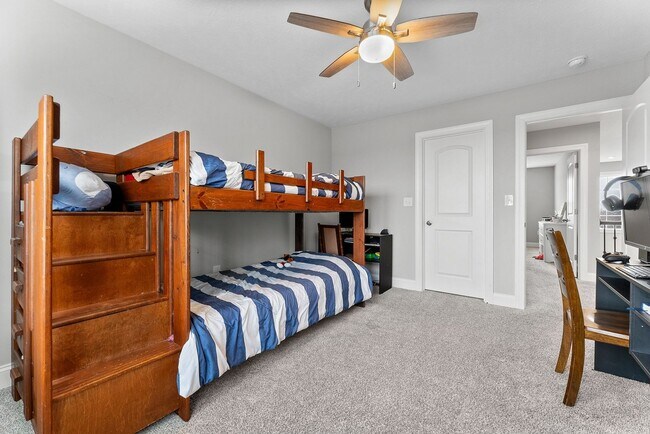 Building Photo - Spacious 5BR House in Beaver