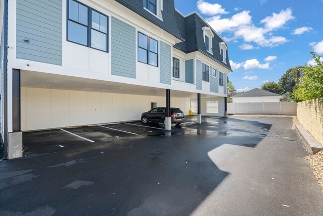 Building Photo - 260 Elm St