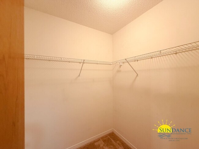 Building Photo - 946 Ashley Ln