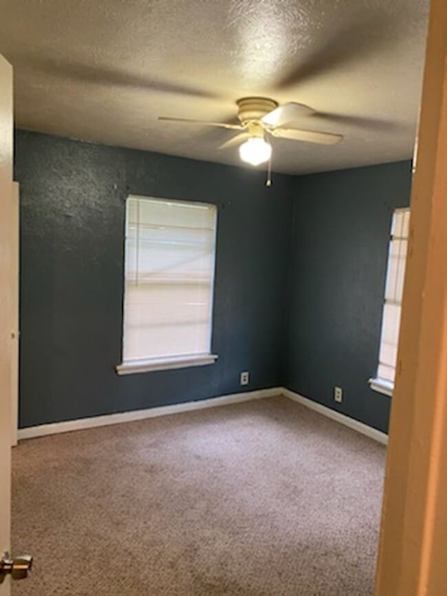 Building Photo - Newly Reduced Price! 2 Bedroom 1 Bath available soon