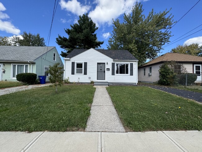 Building Photo - 13506 Bennington Ave