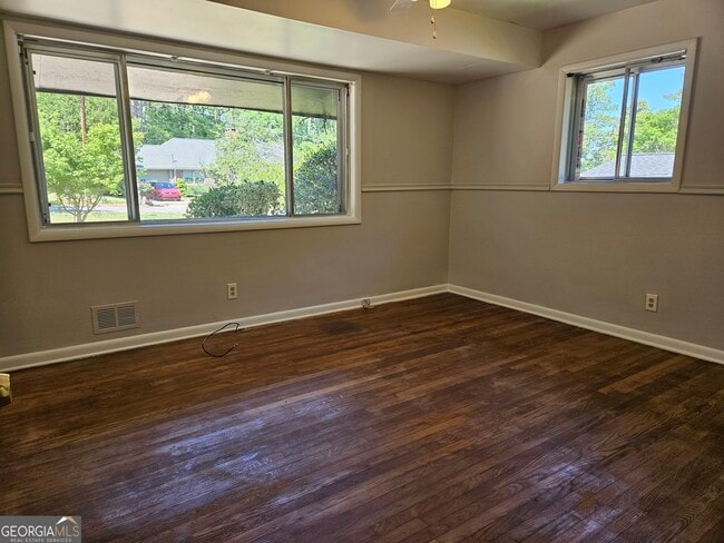 Building Photo - 3543 Cloudland Dr