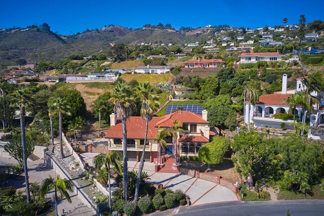 Building Photo - Aqua Vista - Entertainers Playhouse